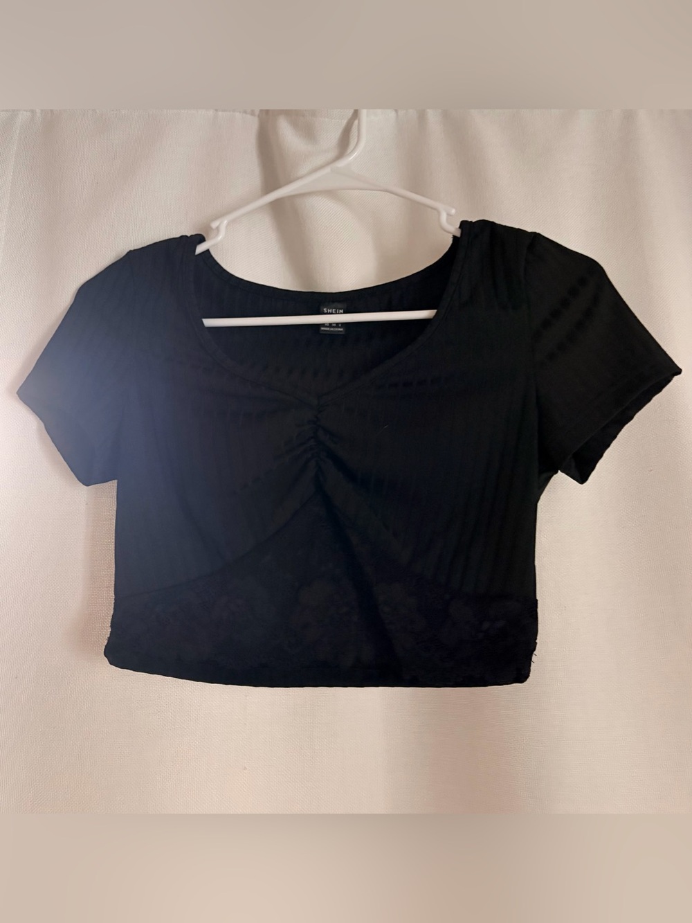 SHEIN Black Short-Sleeve Ruched Lace Hem Crop Top